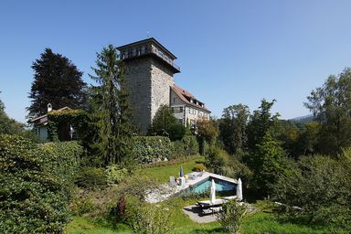 Swimmingpool im Schlossgarten