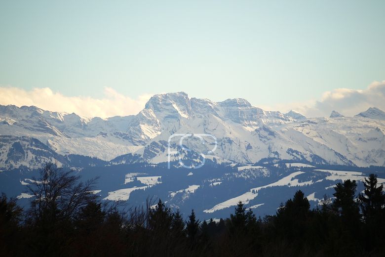 Aussicht in die Glarner Alpen an einem klaren Tag