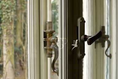 Gläser und Beschläge der Fenster sind originalbelassen