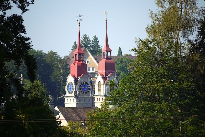 Die Aussicht von der Terrasse vom OG auf die Kirche Winterthur