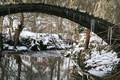 Winterromantik unter der Brücke
