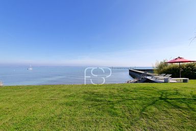 Blick vom Garten auf den Bodensee