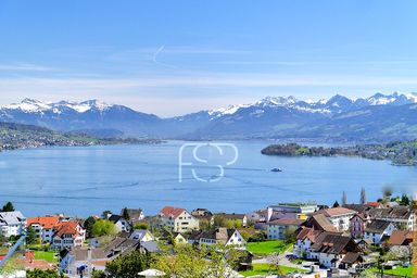 Spektakuläre Aussicht nach Südwesten über den See in die Voralpen