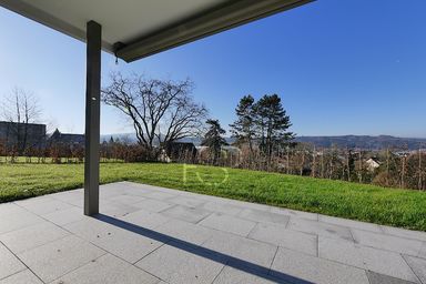 Aussicht vom Gartensitzplatz von Ost nach West