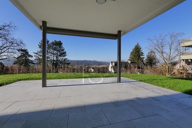 Aussicht vom Gartensitzplatz von Ost nach West