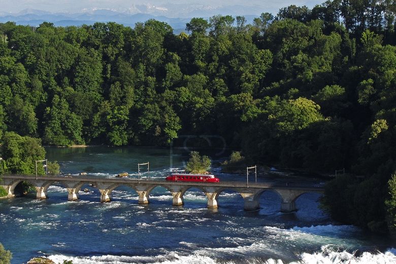 Die Rheinfall-Brücke ist Teil des wechselnden Szenerie