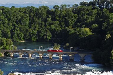 Die Rheinfall-Brücke ist Teil des wechselnden Szenerie
