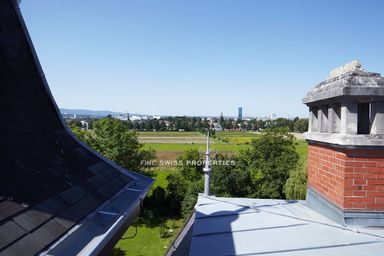 Blick von der Villa Richtung Westen nach Basel; im Hintergrund der Roche-Tower
