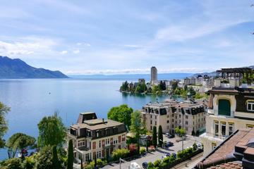 Blick von der Dachterrasse auf Montreux und den Genfersee