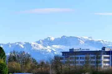 Die Aussicht in die verschneiten Voralpen