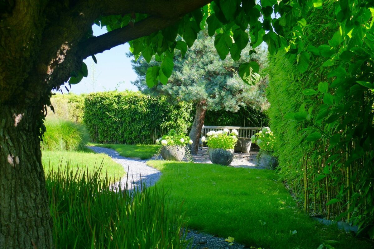 Lauschige Sitzecken an mehreren Orten